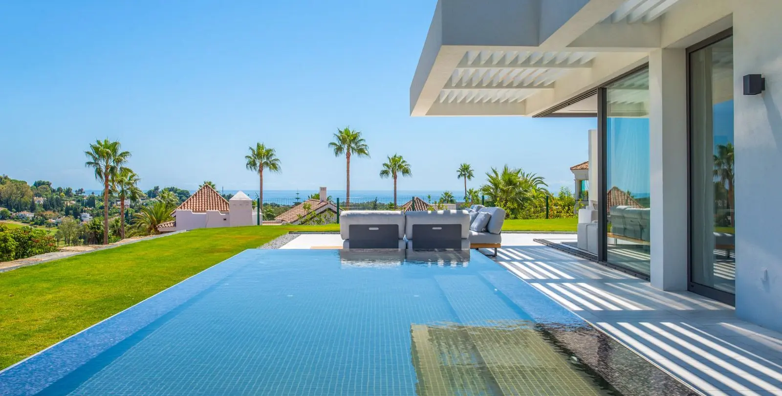 Venta de apartamento en planta media en El Paraiso 11