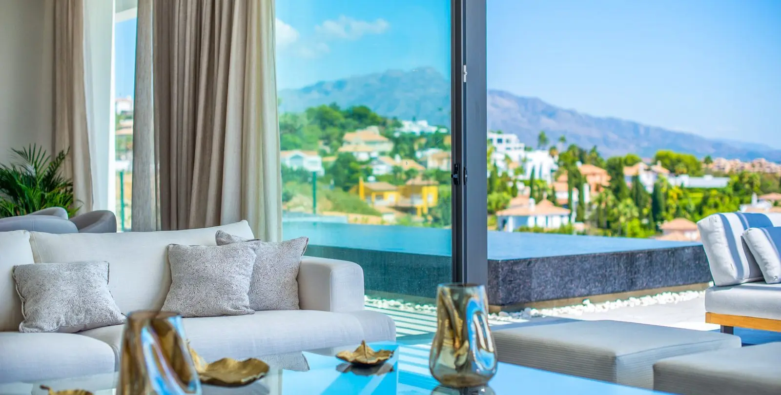 Venta de apartamento en planta media en El Paraiso 22