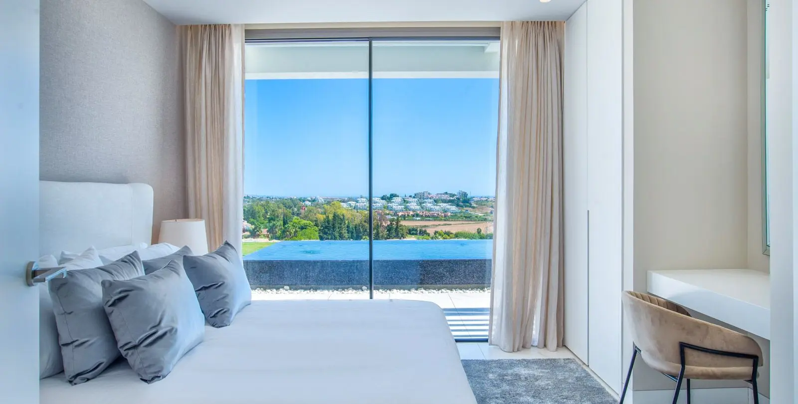 Venta de apartamento en planta media en El Paraiso 34