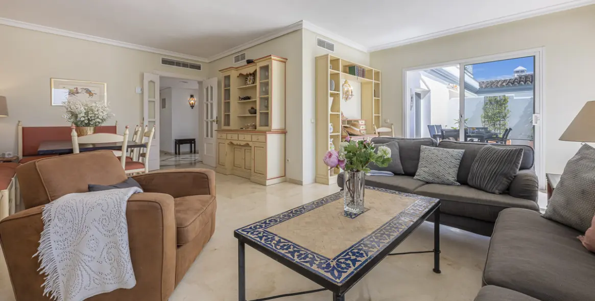 Venta de ático dúplex en Estepona 10