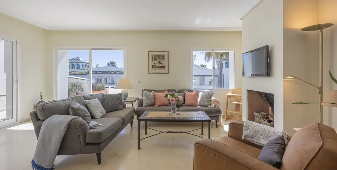 Venta de ático dúplex en Estepona 11