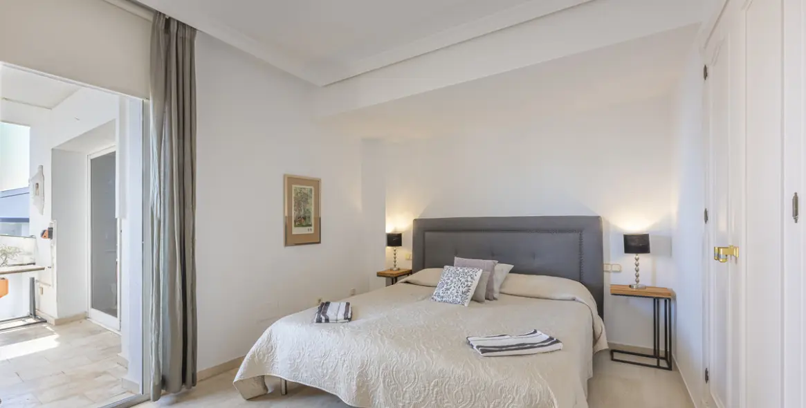 Venta de ático dúplex en Estepona 20