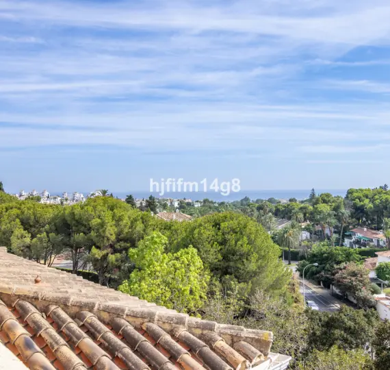 Продажа двухуровневого пентхауса в Nueva Andalucía