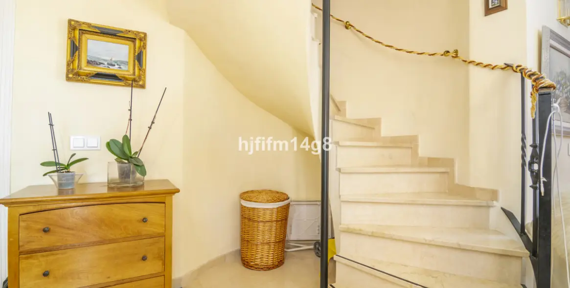 Sale of penthouse duplex in Nueva Andalucía 9