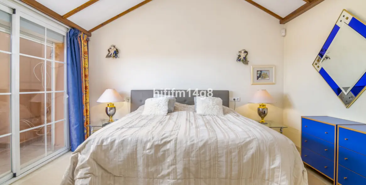 Sale of penthouse duplex in Nueva Andalucía 10