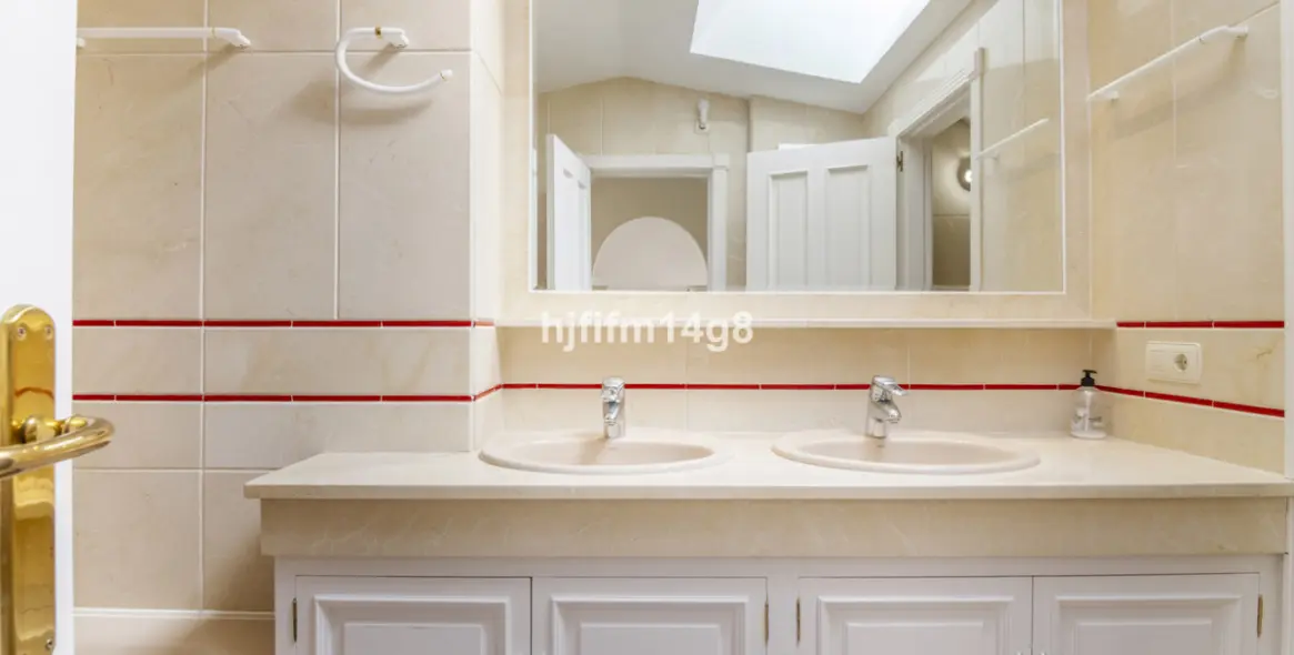 Sale of penthouse duplex in Nueva Andalucía 12