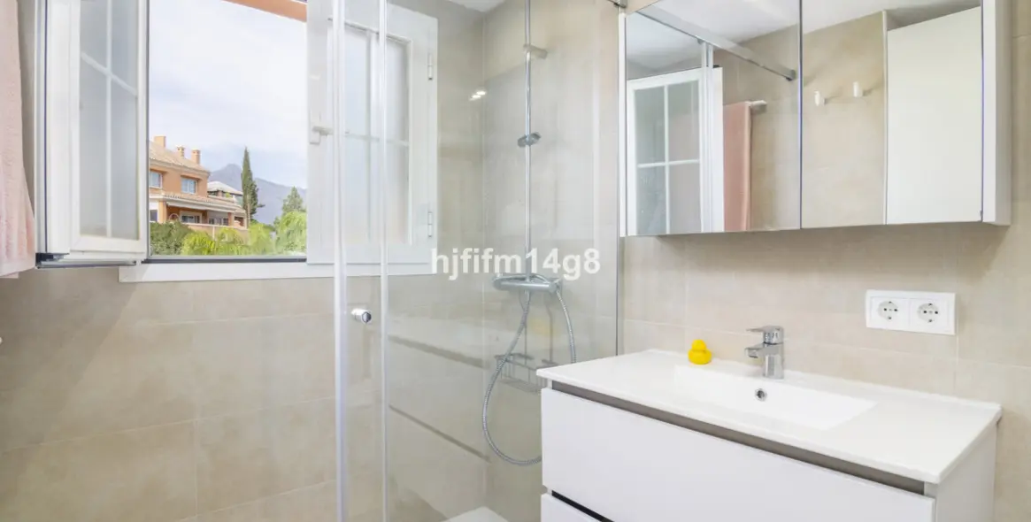 Sale of penthouse duplex in Nueva Andalucía 21