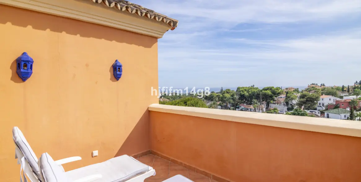 Sale of penthouse duplex in Nueva Andalucía 22