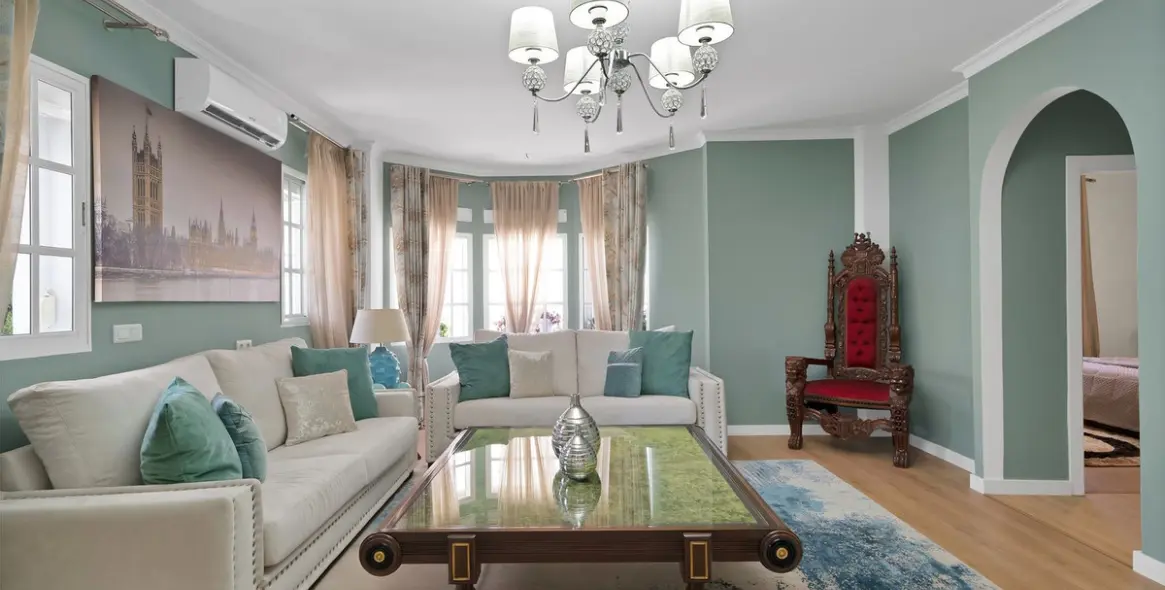 Sale of detached villa in Estepona 4