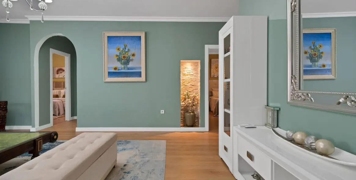 Sale of detached villa in Estepona 10