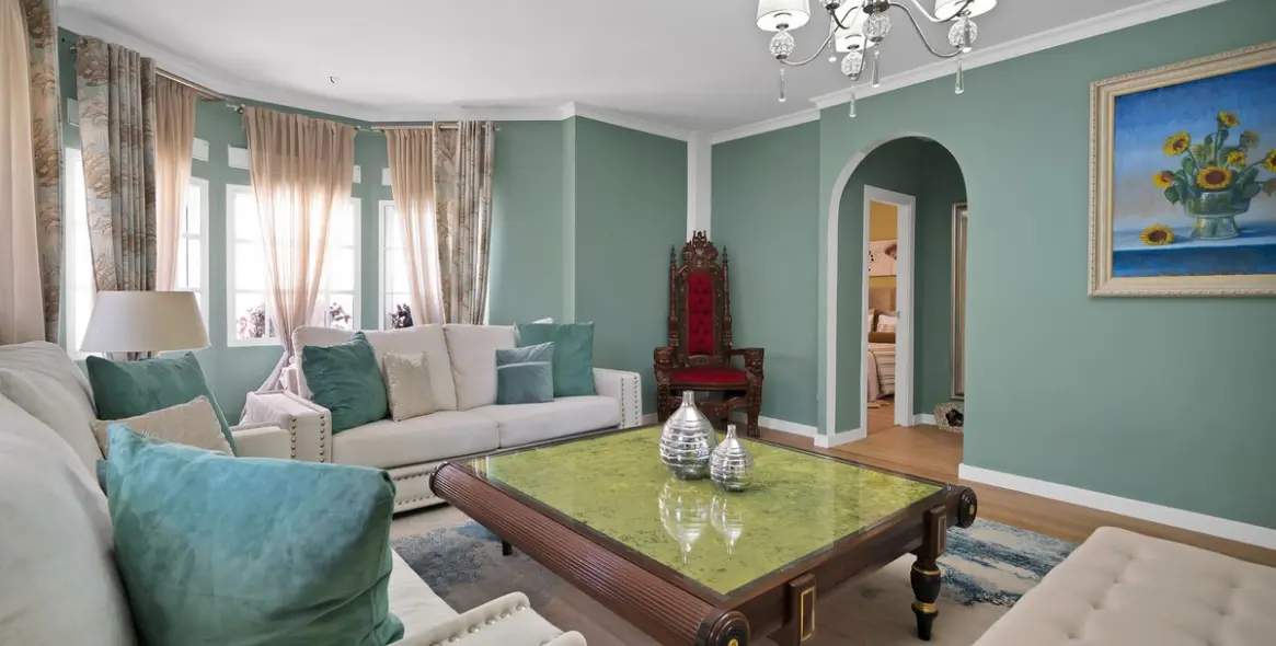 Sale of detached villa in Estepona 11