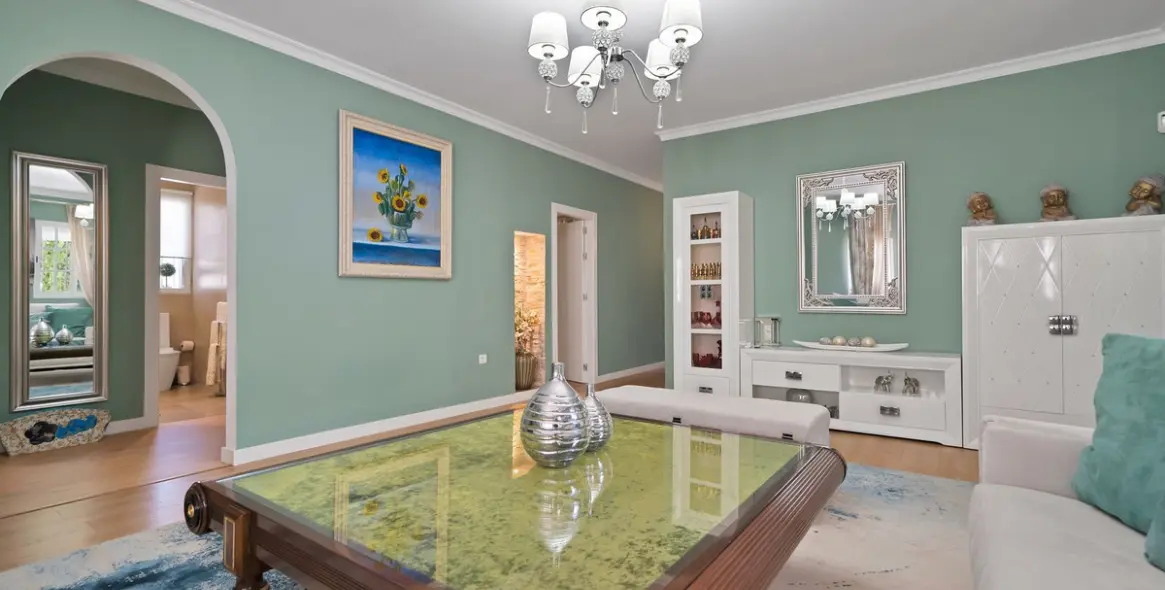 Sale of detached villa in Estepona 12