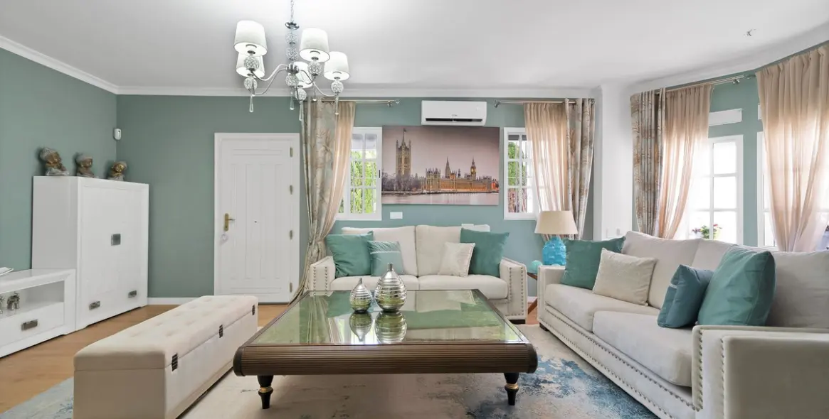 Sale of detached villa in Estepona 13