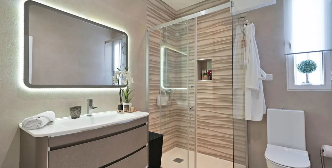 Sale of detached villa in Estepona 16