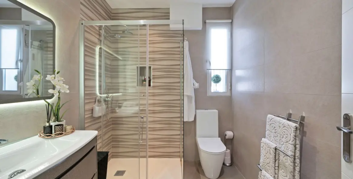 Sale of detached villa in Estepona 17