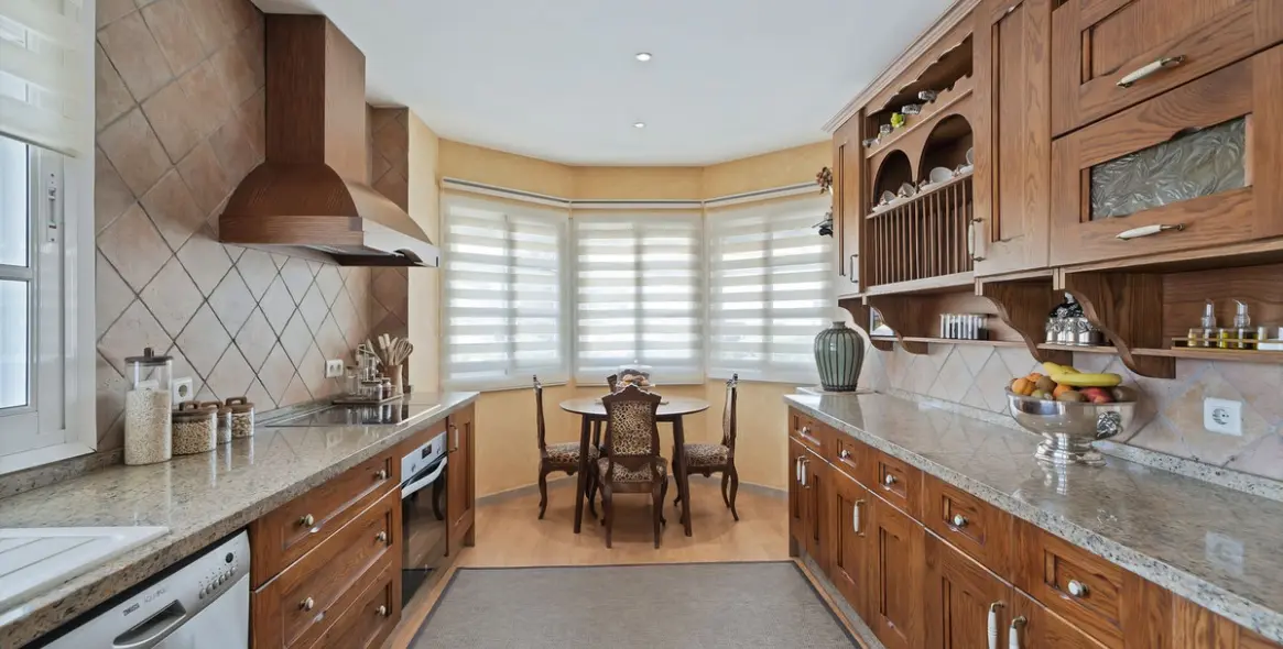 Sale of detached villa in Estepona 20