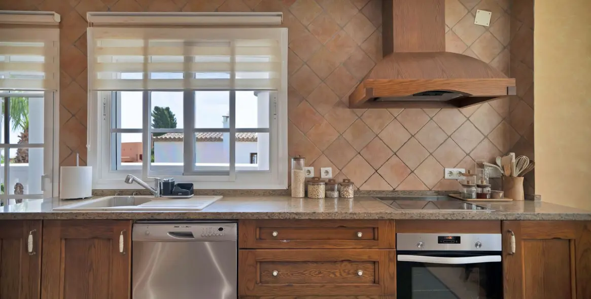 Продажа  отдельно стоящей виллы в Estepona 21