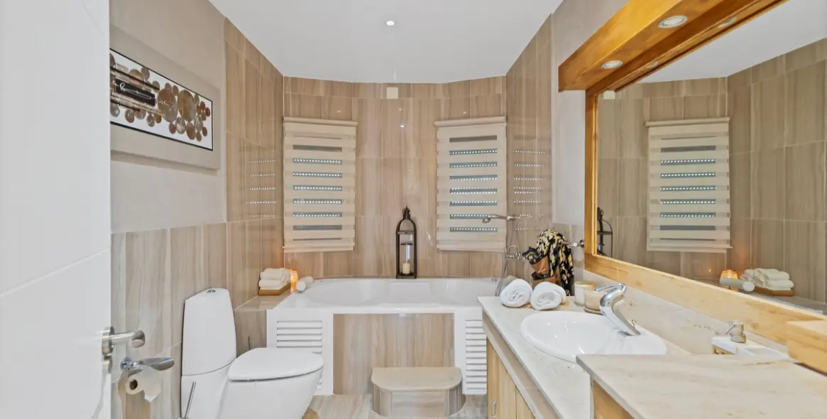 Продажа  отдельно стоящей виллы в Estepona 28