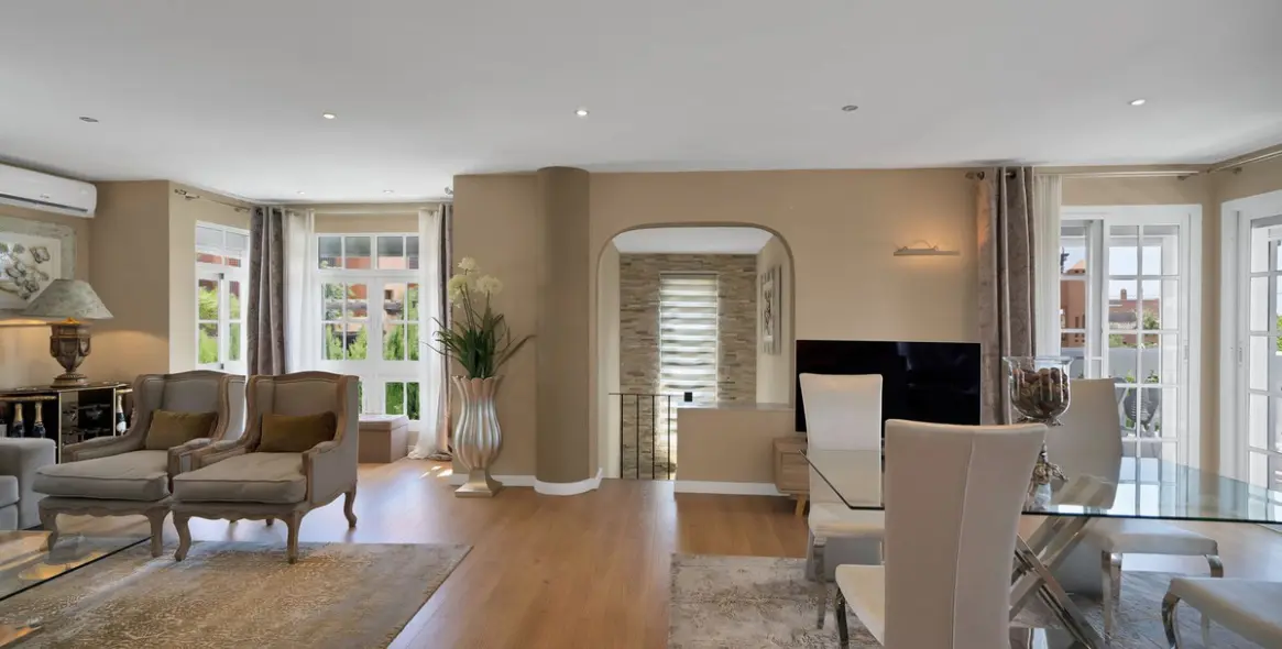 Продажа  отдельно стоящей виллы в Estepona 31