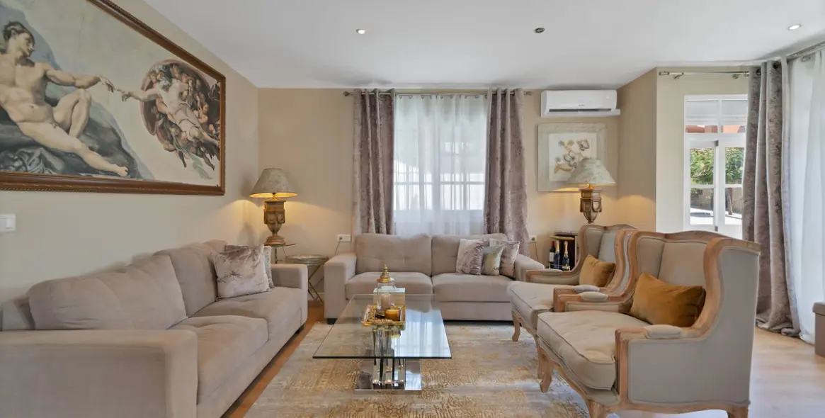 Продажа  отдельно стоящей виллы в Estepona 32