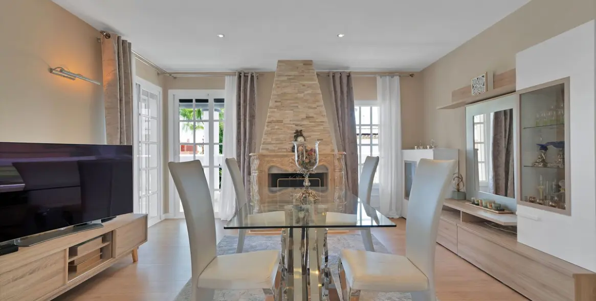 Продажа  отдельно стоящей виллы в Estepona 33