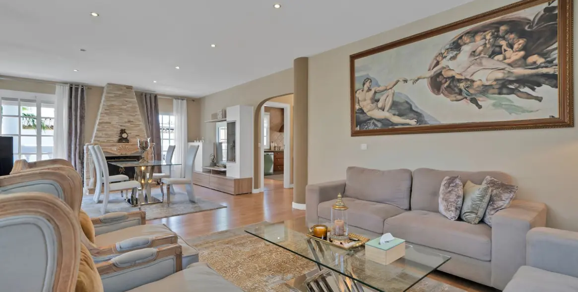 Продажа  отдельно стоящей виллы в Estepona 34