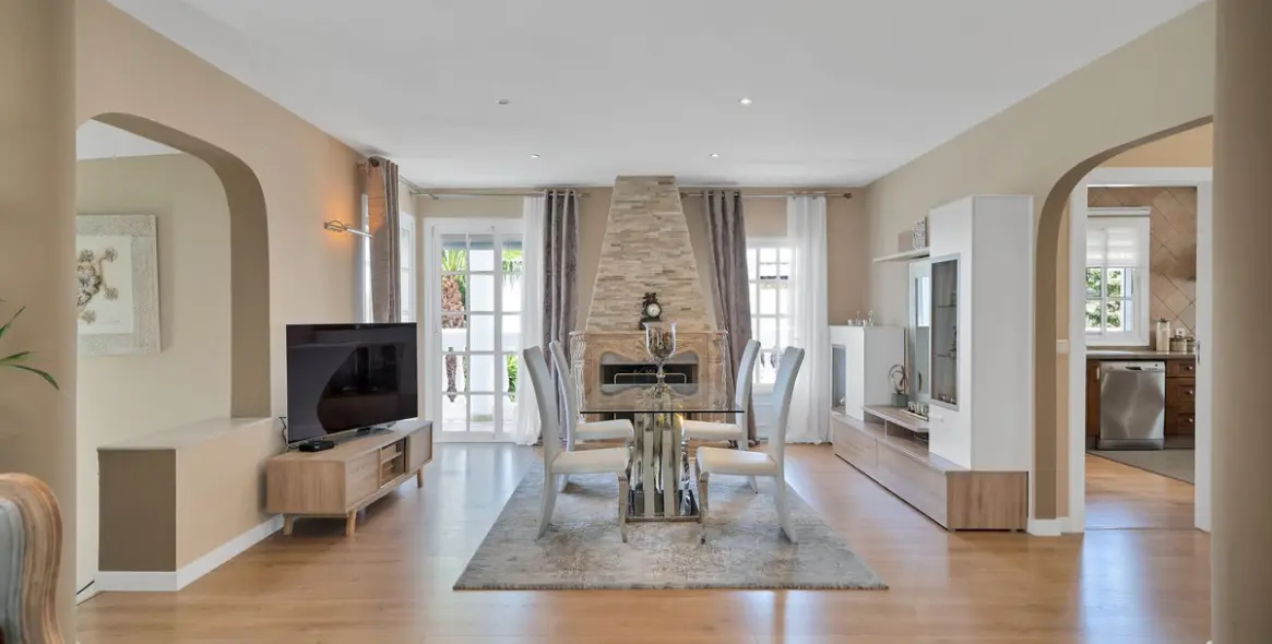 Продажа  отдельно стоящей виллы в Estepona 35