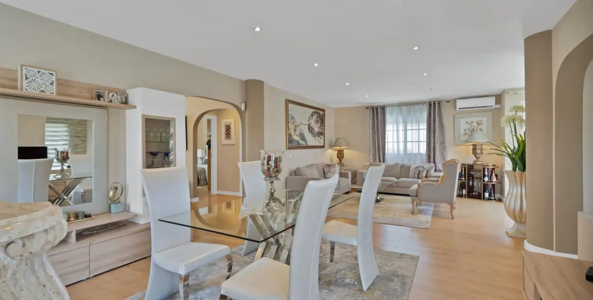 Продажа  отдельно стоящей виллы в Estepona 38