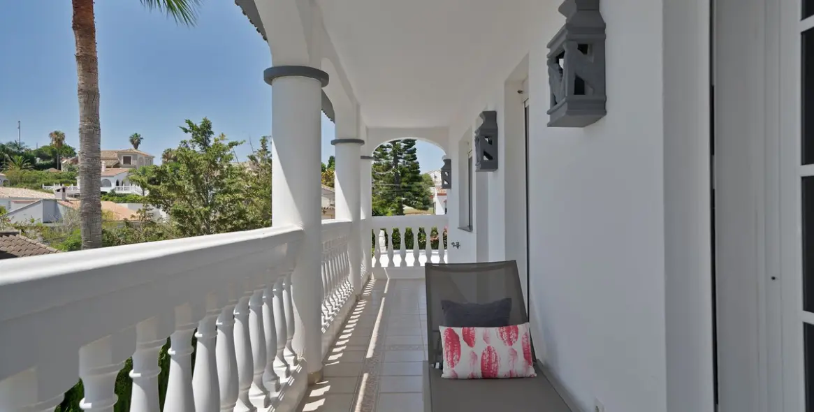 Продажа  отдельно стоящей виллы в Estepona 40