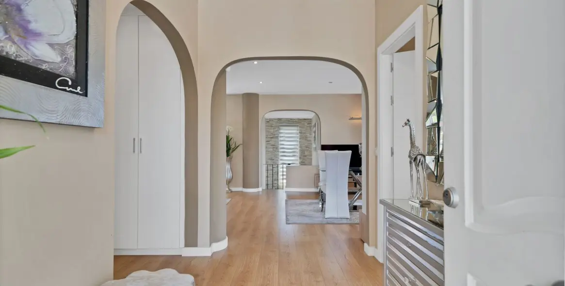 Продажа  отдельно стоящей виллы в Estepona 44