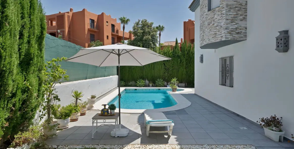 Продажа  отдельно стоящей виллы в Estepona 53