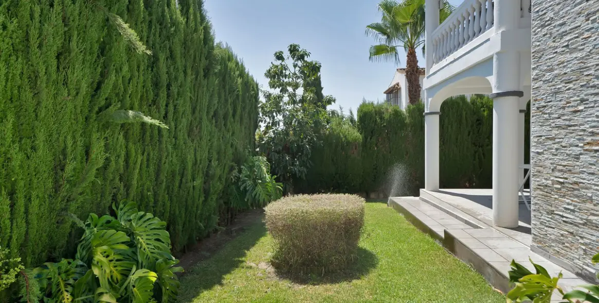 Продажа  отдельно стоящей виллы в Estepona 58