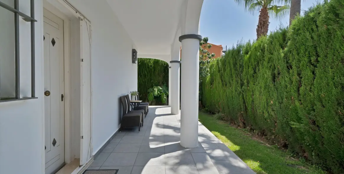 Продажа  отдельно стоящей виллы в Estepona 59