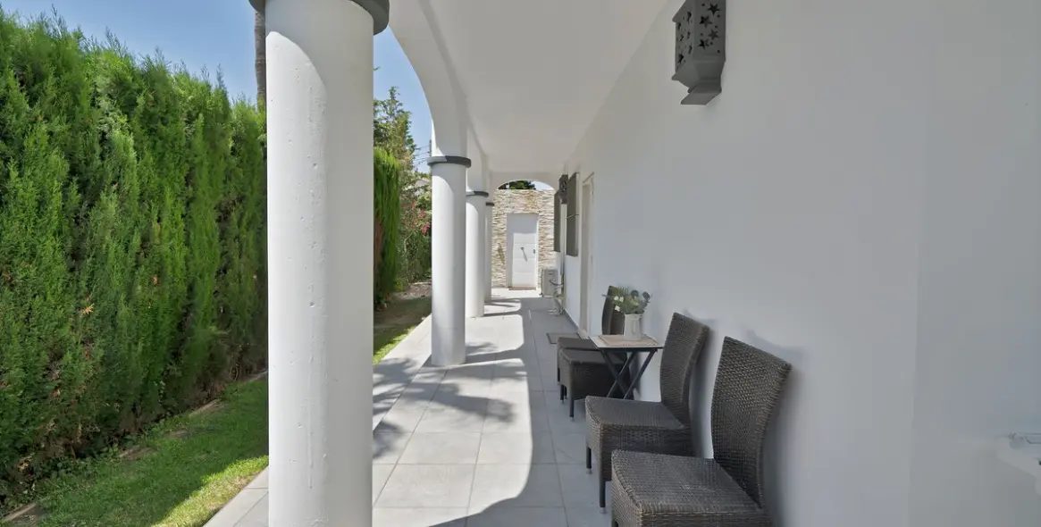 Продажа  отдельно стоящей виллы в Estepona 60