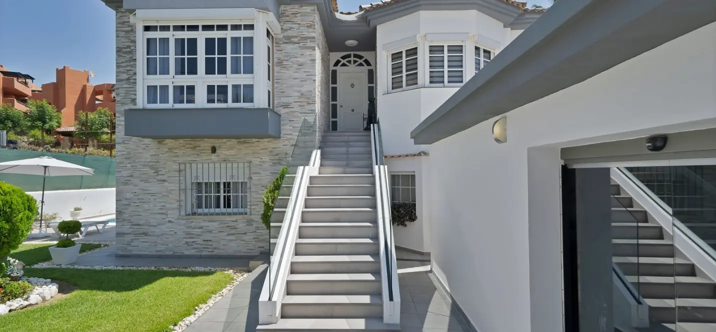 Sale of detached villa in Estepona 0