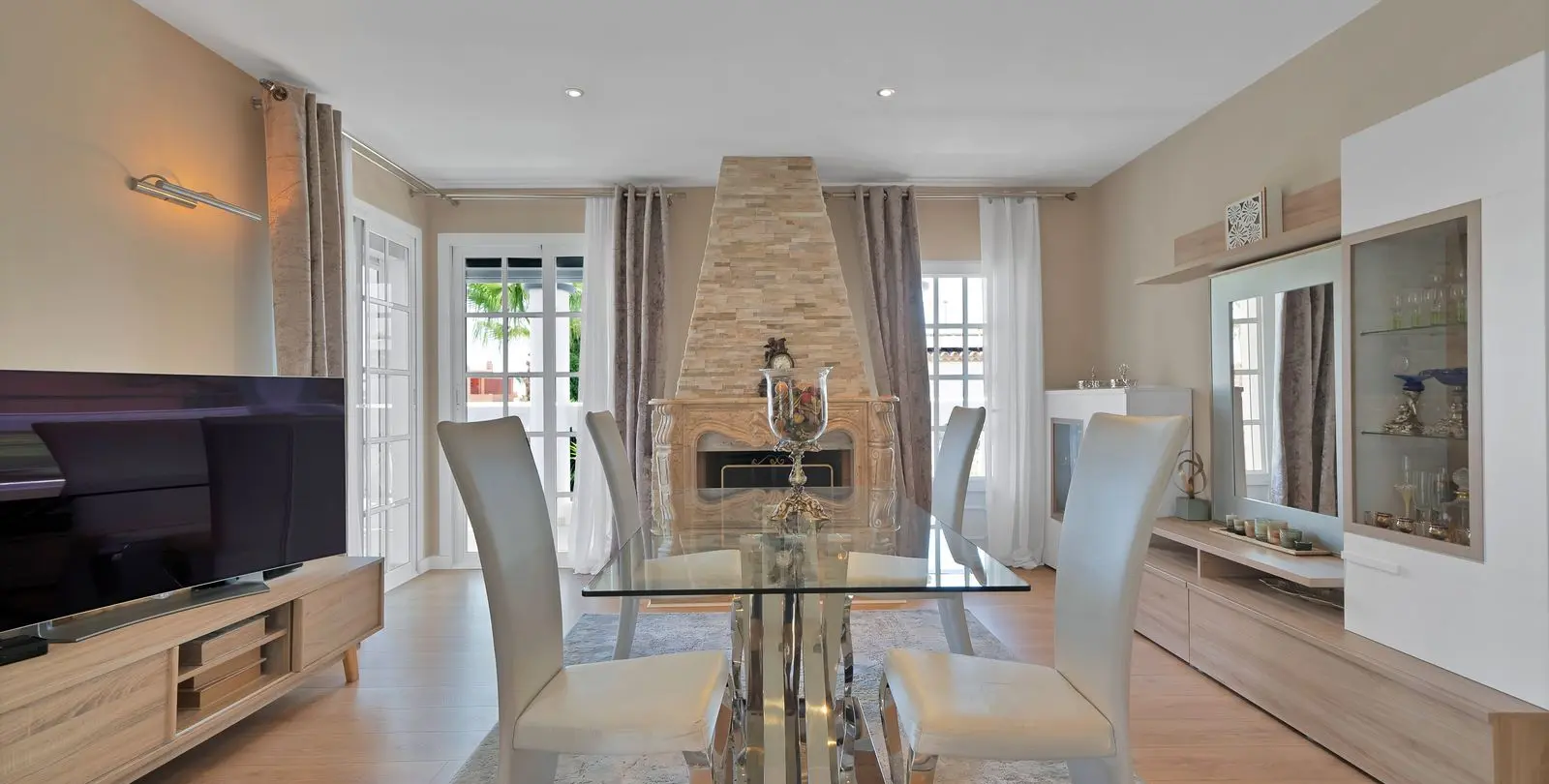 Sale of detached villa in Estepona 33