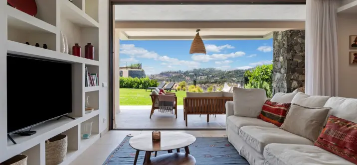 Sale of ground floor apartment in Benahavís 0