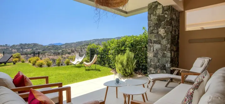 Sale of ground floor apartment in Benahavís 1