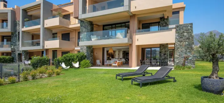 Sale of ground floor apartment in Benahavís 2