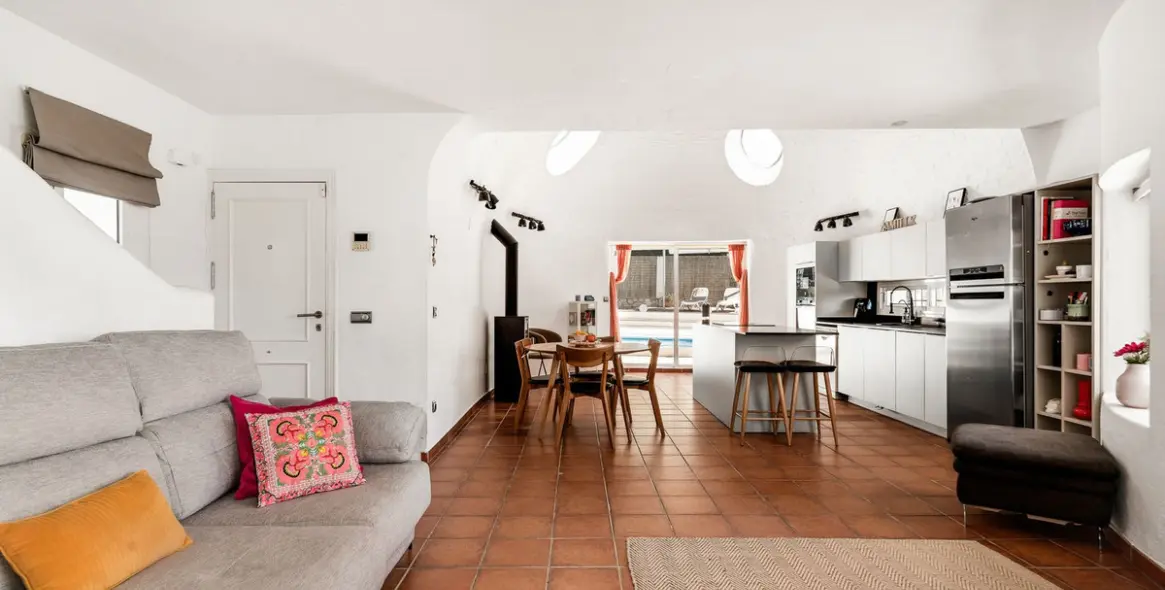 Продажа  отдельно стоящей виллы в El Coto 5