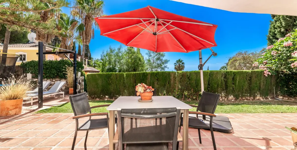 Продажа  отдельно стоящей виллы в El Coto 8