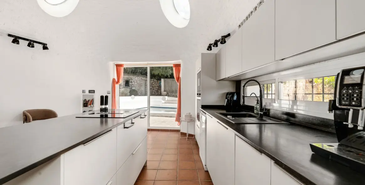 Продажа  отдельно стоящей виллы в El Coto 12