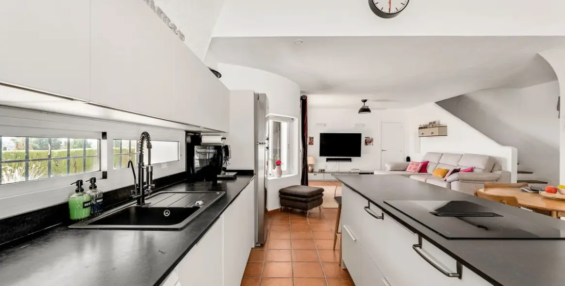 Продажа  отдельно стоящей виллы в El Coto 13