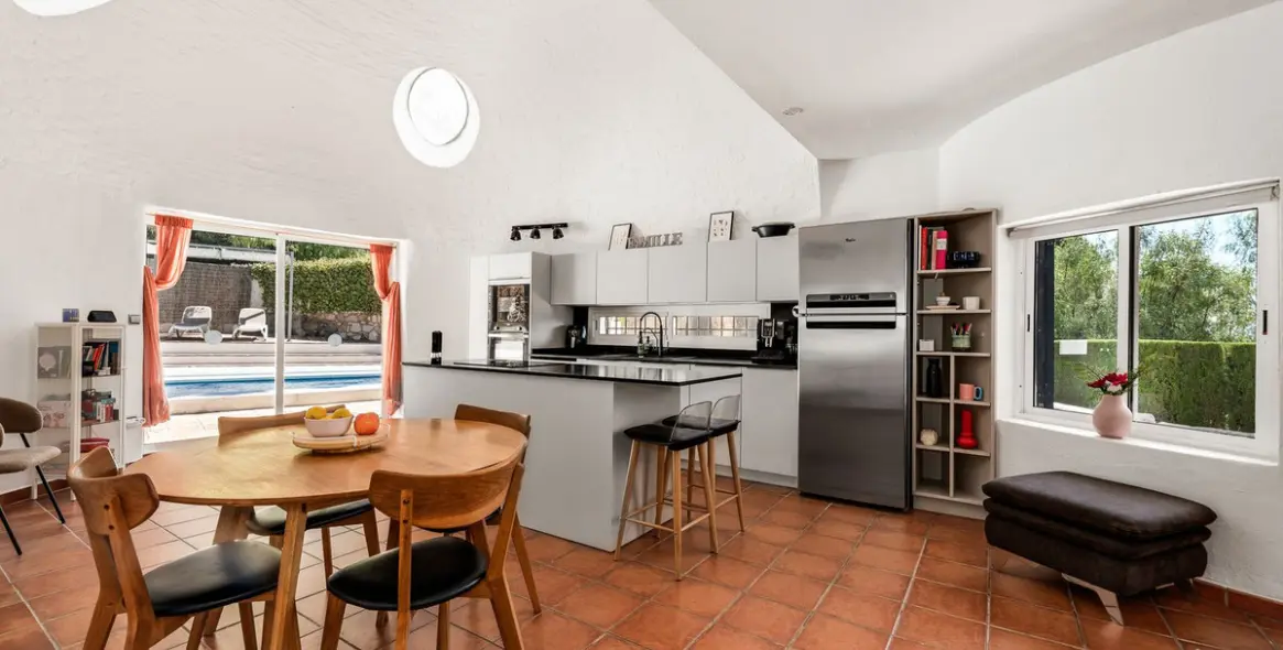 Продажа  отдельно стоящей виллы в El Coto 14