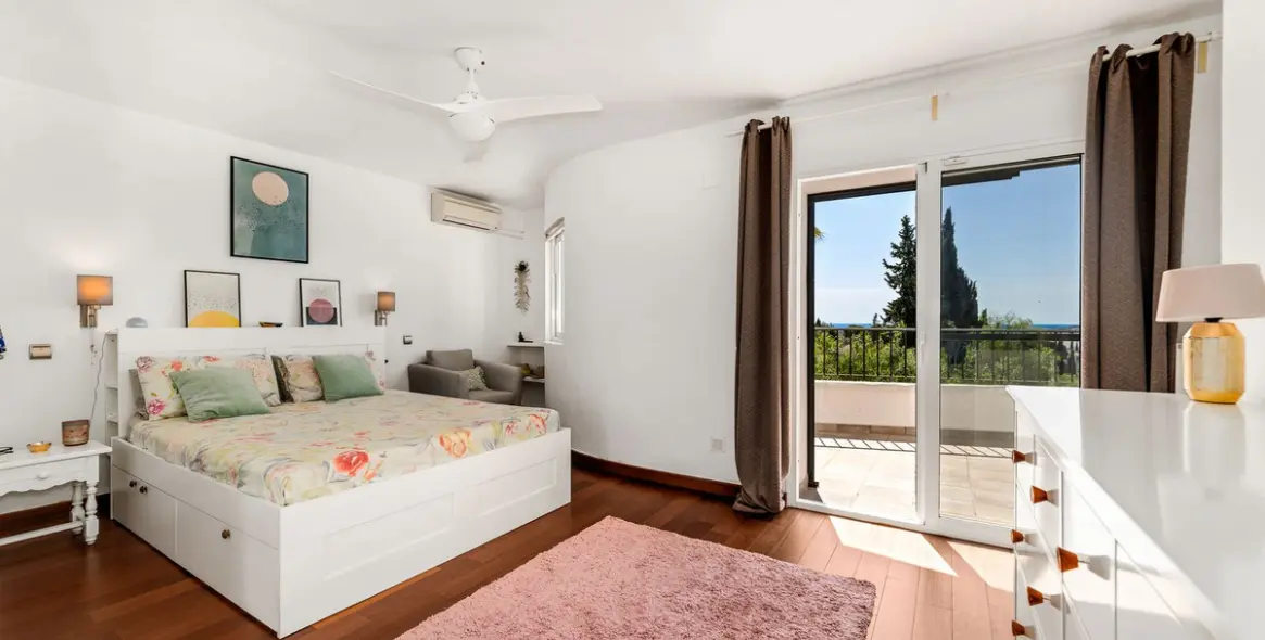 Продажа  отдельно стоящей виллы в El Coto 18