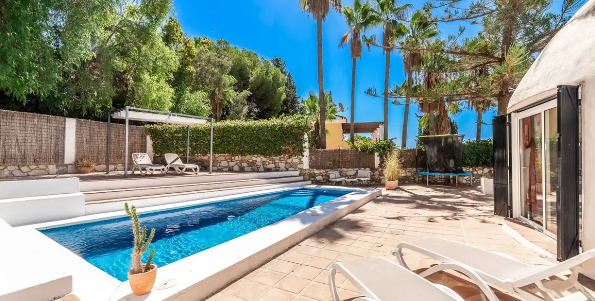 Venta de villa independiente en El Coto 30