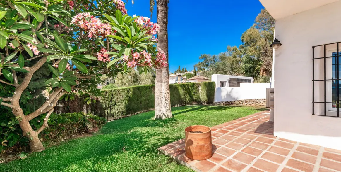 Venta de villa independiente en El Coto 35