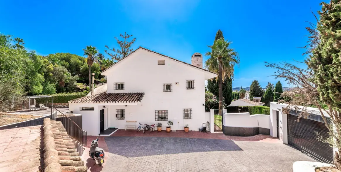 Venta de villa independiente en El Coto 40