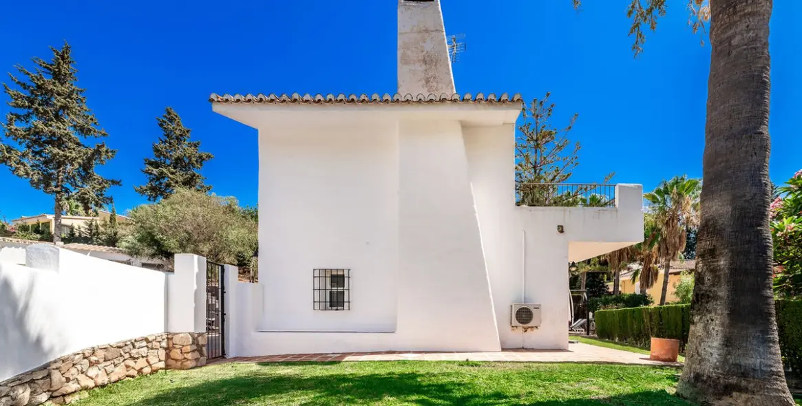 Venta de villa independiente en El Coto 44