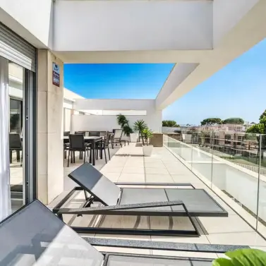 Sale of penthouse in Elviria